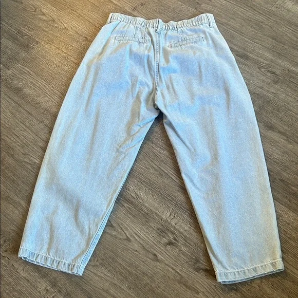 Bershka Balloon Barrel Jeans Cropped High Rise Light Wash Trendy Denim - Picture 4 of 7